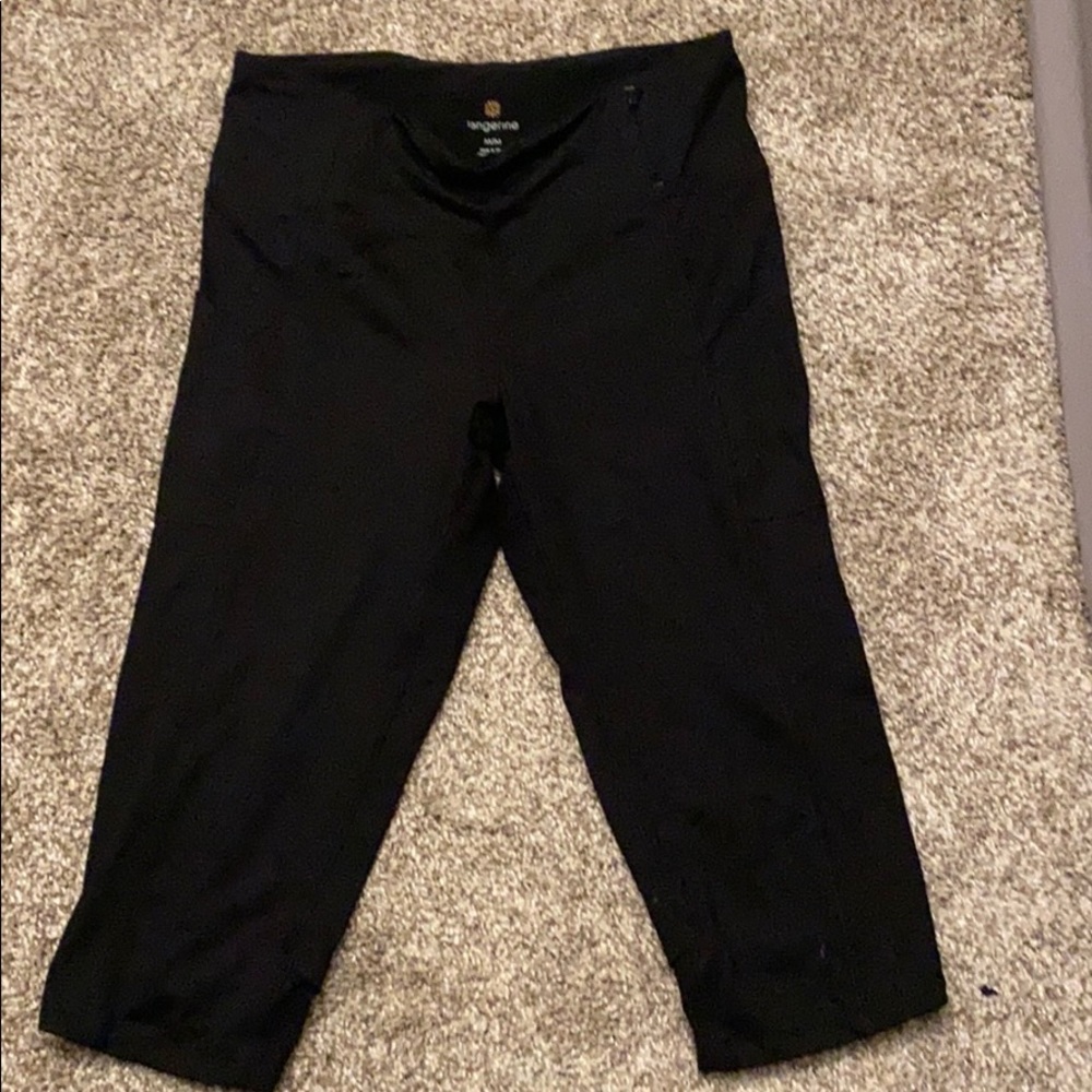 Black Capri yoga pants
